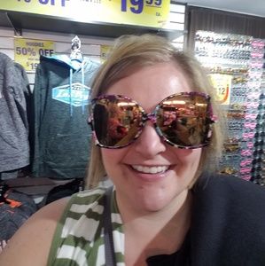 Meet your Posher, Brooke